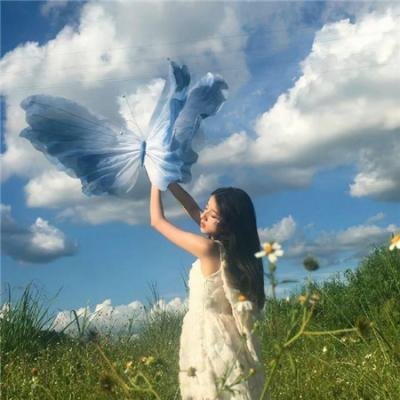 天王之女出道颜值引争议，前后半年内幕曝光，被批炫富